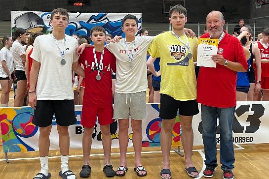 jabb orszgos ezstt szerzett B33-as csapatunk
