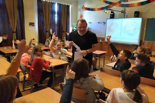 Azt olvasok, amit akarok! – Holden Rose eladsa az olvassrl