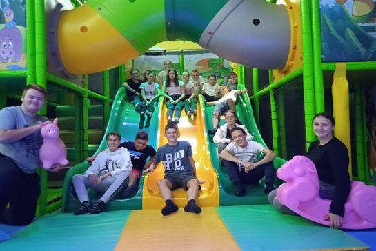 Pnteki sportos dlutn: 7.a s 8.b a Mjus World-ben laztott