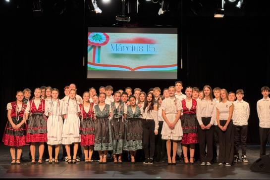 �nnepi megeml�kez�s